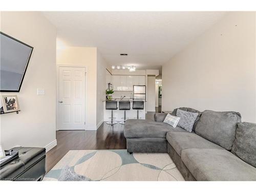 807-170 Water Street N, Cambridge, ON - Indoor Photo Showing Living Room