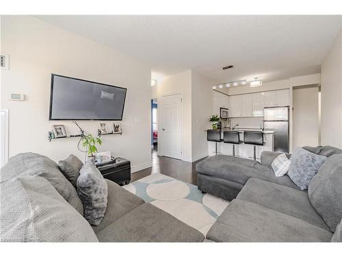 807-170 Water Street N, Cambridge, ON - Indoor Photo Showing Living Room