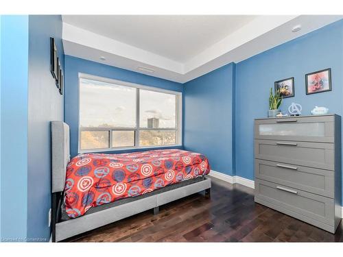 807-170 Water Street N, Cambridge, ON - Indoor Photo Showing Bedroom