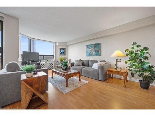 501-688 Preston Parkway, Cambridge, ON - Indoor Photo Showing Living Room