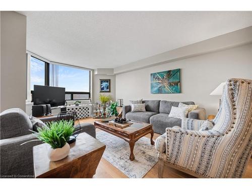 501-688 Preston Parkway, Cambridge, ON - Indoor Photo Showing Living Room