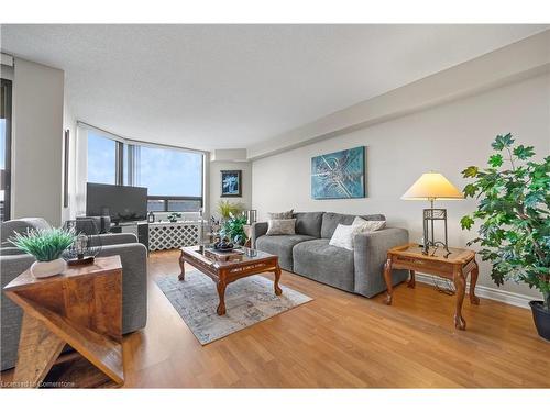 501-688 Preston Parkway, Cambridge, ON - Indoor Photo Showing Living Room