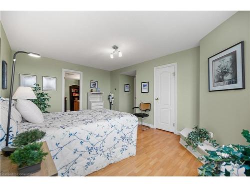 501-688 Preston Parkway, Cambridge, ON - Indoor Photo Showing Bedroom