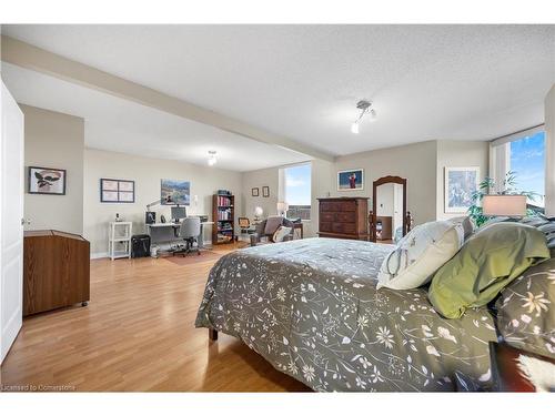 501-688 Preston Parkway, Cambridge, ON - Indoor Photo Showing Bedroom