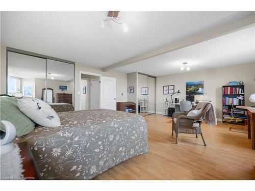 501-688 Preston Parkway, Cambridge, ON - Indoor Photo Showing Bedroom