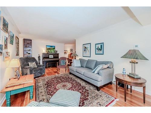 203-265 Westcourt Place, Waterloo, ON - Indoor Photo Showing Living Room