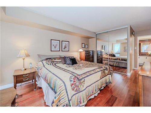 203-265 Westcourt Place, Waterloo, ON - Indoor Photo Showing Bedroom