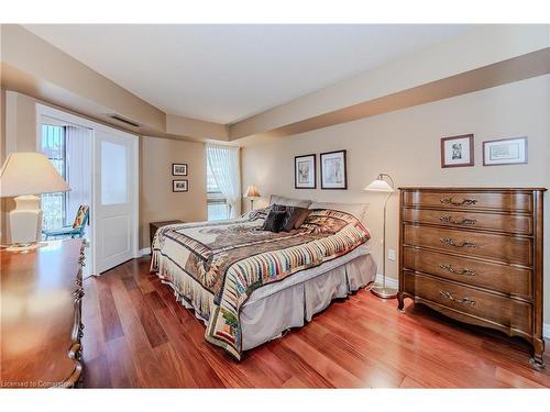 203-265 Westcourt Place, Waterloo, ON - Indoor Photo Showing Bedroom