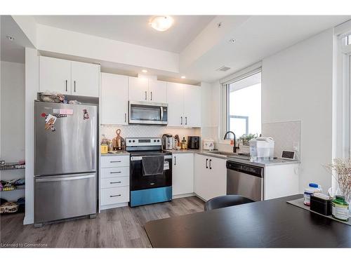 1511-108 Garment Street, Kitchener, ON - Indoor Photo Showing Kitchen With Upgraded Kitchen