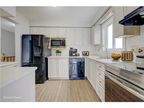 140 Poplar Drive, Cambridge, ON - Indoor Photo Showing Kitchen With Double Sink