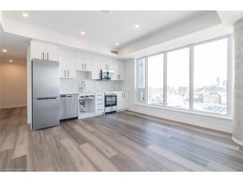 1402-5 Wellington Street S, Kitchener, ON - Indoor Photo Showing Kitchen With Upgraded Kitchen