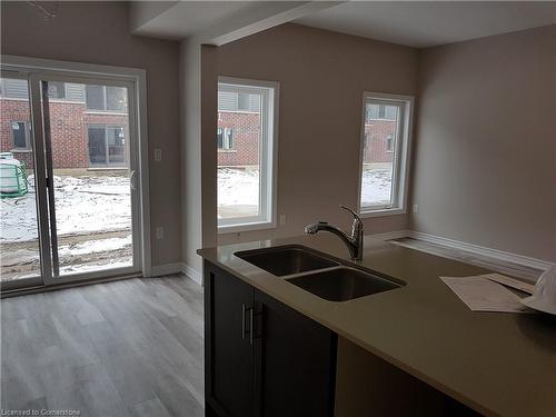 62-324 Equestrian Way, Cambridge, ON - Indoor Photo Showing Kitchen With Double Sink