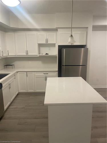 121-25 Isherwood Avenue, Cambridge, ON - Indoor Photo Showing Kitchen