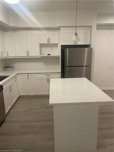 121-25 Isherwood Avenue, Cambridge, ON - Indoor Photo Showing Kitchen