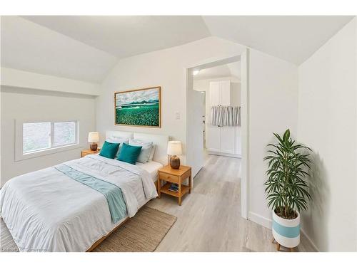 91 Water Street S, Cambridge, ON - Indoor Photo Showing Bedroom