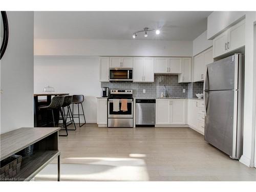 507-155 Caroline Street S, Waterloo, ON - Indoor Photo Showing Kitchen