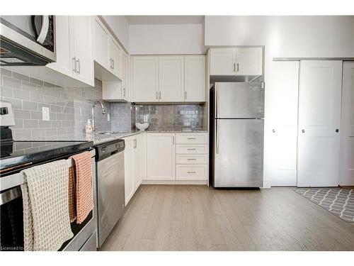 507-155 Caroline Street S, Waterloo, ON - Indoor Photo Showing Kitchen With Upgraded Kitchen