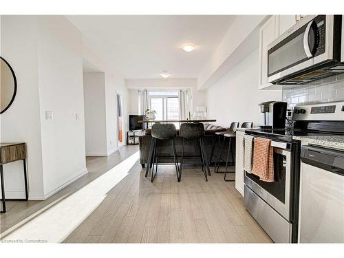 507-155 Caroline Street S, Waterloo, ON - Indoor Photo Showing Kitchen