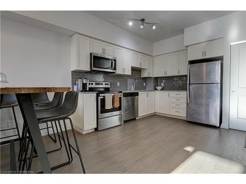 507-155 Caroline Street S, Waterloo, ON - Indoor Photo Showing Kitchen