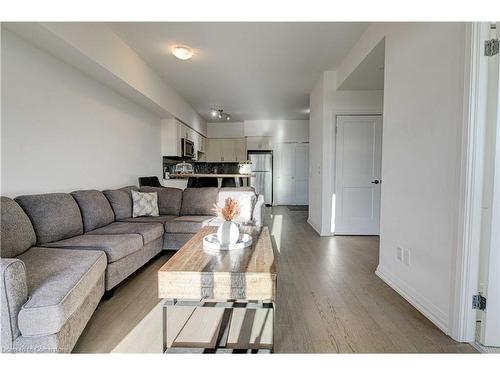 507-155 Caroline Street S, Waterloo, ON - Indoor Photo Showing Living Room