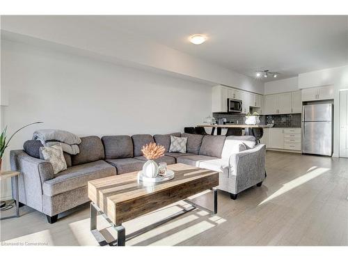 507-155 Caroline Street S, Waterloo, ON - Indoor Photo Showing Living Room