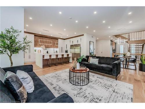 320 Otterbein Road, Kitchener, ON - Indoor Photo Showing Living Room