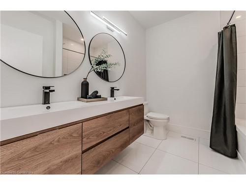 320 Otterbein Road, Kitchener, ON - Indoor Photo Showing Bathroom