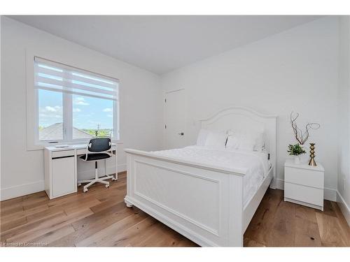 320 Otterbein Road, Kitchener, ON - Indoor Photo Showing Bedroom