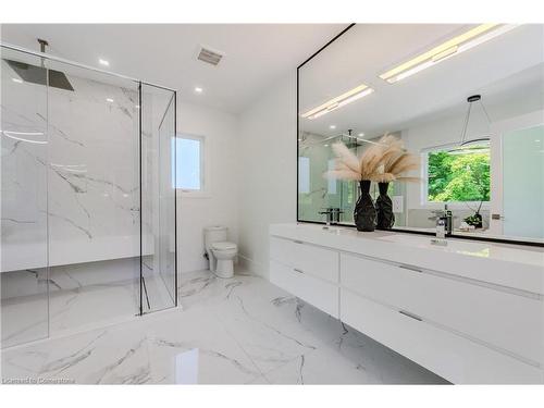 320 Otterbein Road, Kitchener, ON - Indoor Photo Showing Bathroom