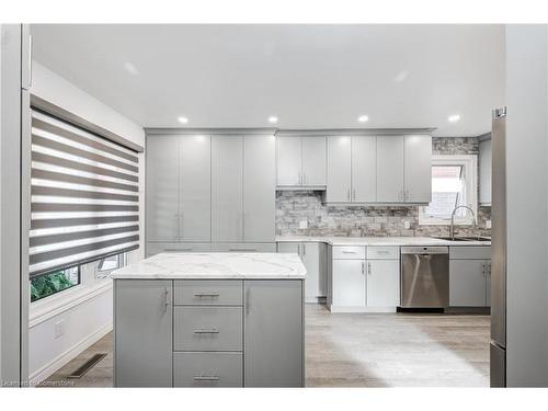 59 Oldewood Crescent, St. Thomas, ON - Indoor Photo Showing Kitchen With Upgraded Kitchen