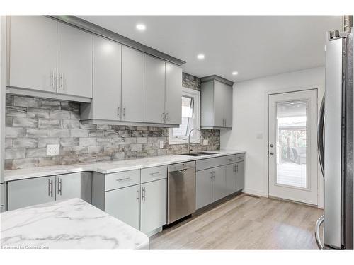 59 Oldewood Crescent, St. Thomas, ON - Indoor Photo Showing Kitchen With Upgraded Kitchen