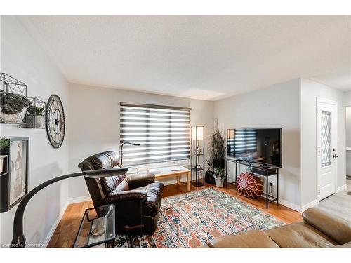 59 Oldewood Crescent, St. Thomas, ON - Indoor Photo Showing Living Room