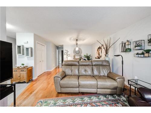 59 Oldewood Crescent, St. Thomas, ON - Indoor Photo Showing Living Room