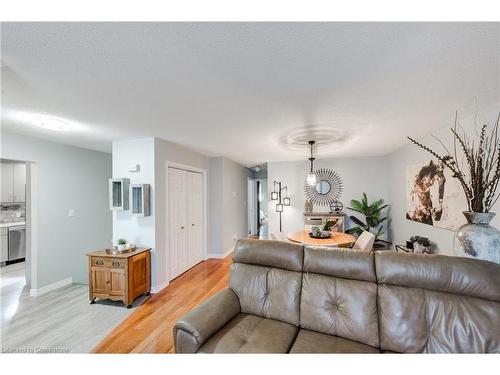 59 Oldewood Crescent, St. Thomas, ON - Indoor Photo Showing Living Room