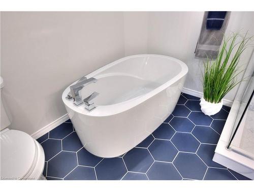 31 Bankside Drive, Kitchener, ON - Indoor Photo Showing Bathroom