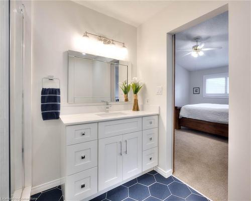 31 Bankside Drive, Kitchener, ON - Indoor Photo Showing Bathroom