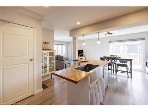 24 Stafford Street, Woodstock, ON - Indoor Photo Showing Kitchen