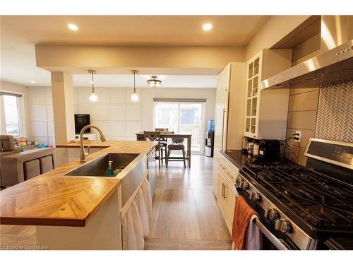 24 Stafford Street, Woodstock, ON - Indoor Photo Showing Kitchen