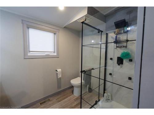 24 Stafford Street, Woodstock, ON - Indoor Photo Showing Bathroom