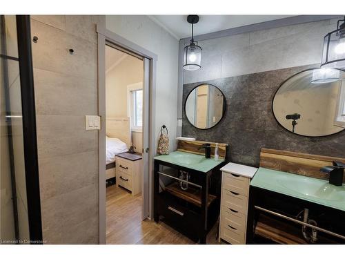 24 Stafford Street, Woodstock, ON - Indoor Photo Showing Bathroom