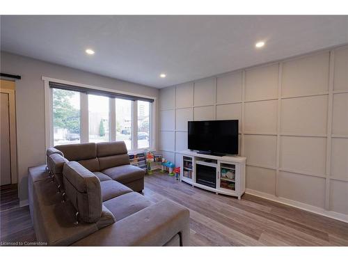 24 Stafford Street, Woodstock, ON - Indoor Photo Showing Living Room