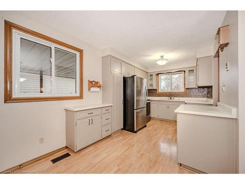 674 Highpoint Avenue, Waterloo, ON - Indoor Photo Showing Kitchen