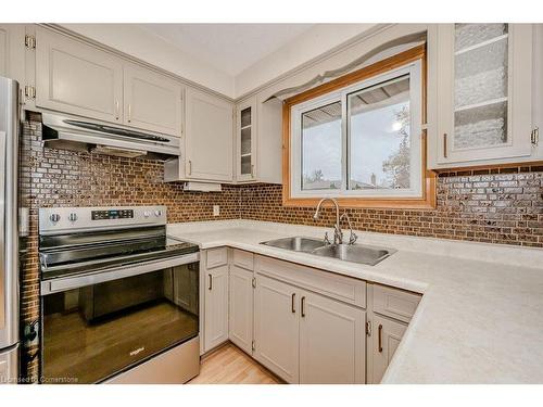 674 Highpoint Avenue, Waterloo, ON - Indoor Photo Showing Kitchen With Double Sink