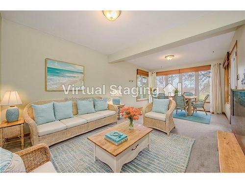 674 Highpoint Avenue, Waterloo, ON - Indoor Photo Showing Living Room