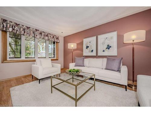 674 Highpoint Avenue, Waterloo, ON - Indoor Photo Showing Living Room