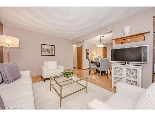 674 Highpoint Avenue, Waterloo, ON - Indoor Photo Showing Living Room