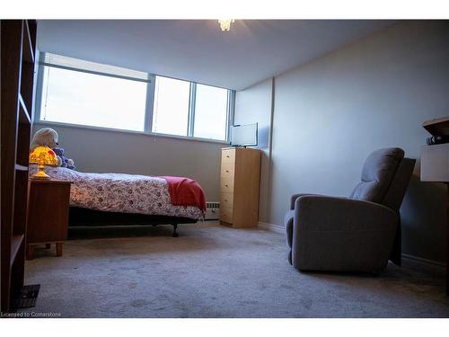 807-24 Midland Drive, Kitchener, ON - Indoor Photo Showing Bedroom