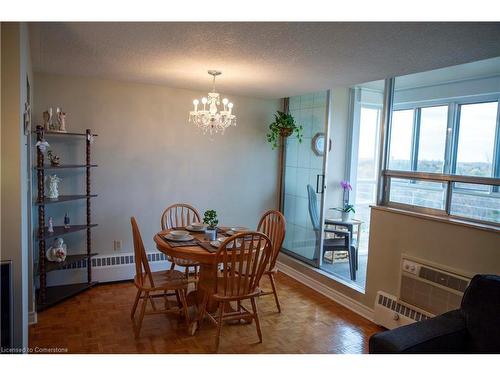 807-24 Midland Drive, Kitchener, ON - Indoor Photo Showing Dining Room