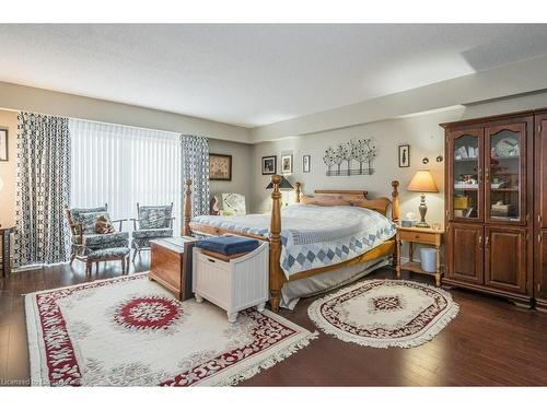 1106-250 Glenridge Drive, Waterloo, ON - Indoor Photo Showing Bedroom