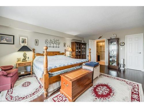 1106-250 Glenridge Drive, Waterloo, ON - Indoor Photo Showing Bedroom